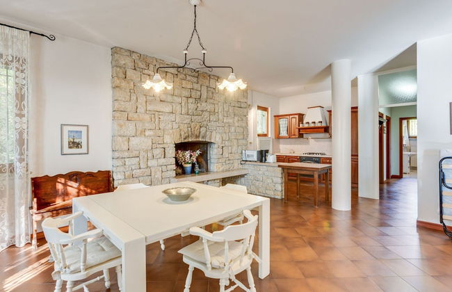 Villa in Torri del Benaco With Private Pool - Photo 21