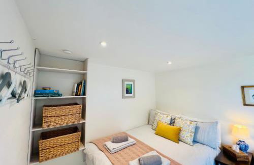 Romantic Cabin Retreat on 50-Acre Suffolk Farm - Foto 7