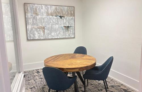 Relaxing Pool-View 1BR Near Top Houston Spots - Foto 12