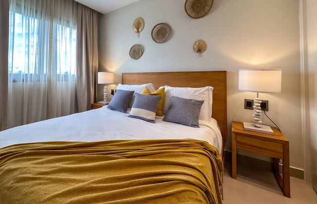 4 Bedroom Beach Penthouse w Private Rooftop - Foto 47