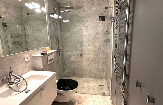 Luxury Apartment in City - Photo 9