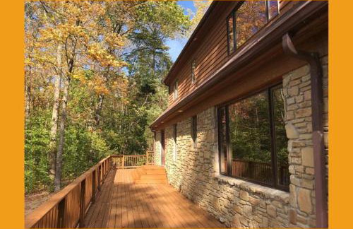 Stately Luxury Vacation Rental with a Private Hot Tub near Brown County State Park, Indiana - Foto 34