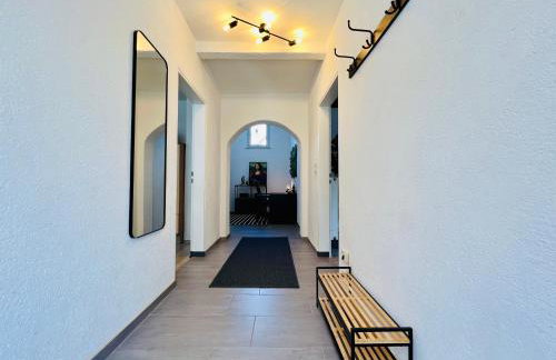 Ferienwohnung - ländliche Atmosphäre, Geräumig, mit Arbeits- und Parkplatz, Küche, Netflix, perfekt für Gruppen - Foto 9