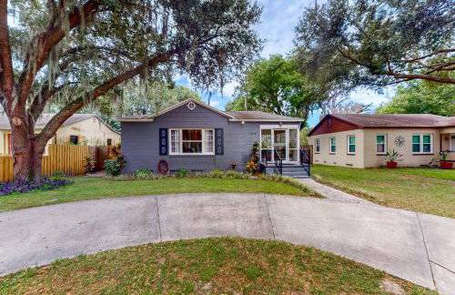 Dog-Friendly Yard! Walkable Dixieland District Gem - Foto 2