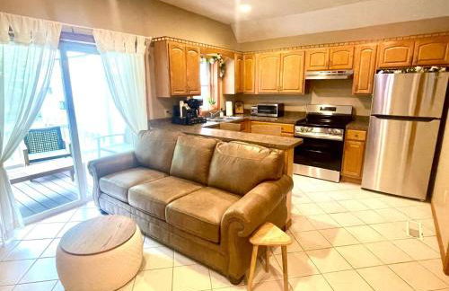 Spacious King Bed Suite at Antique Store - Foto 7