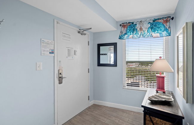 Splash Beach Resort by Book That Condo - Photo 27