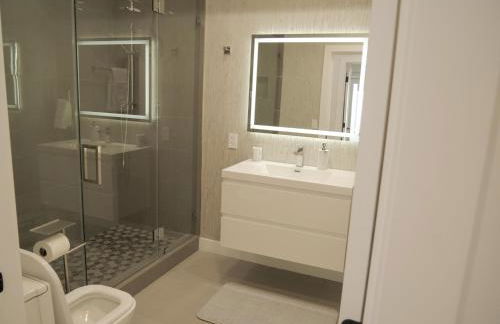 Sleek 7BR Exquisite Estate Resort Pool, Sauna, Spa 6500 SQF - Foto 75