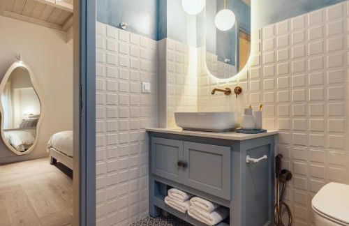 Salty Angel Sea Front Villa - Photo 25