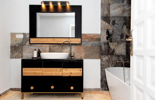 Villa Los Flamencos by Veaco- Beachfront & pool - Photo 24