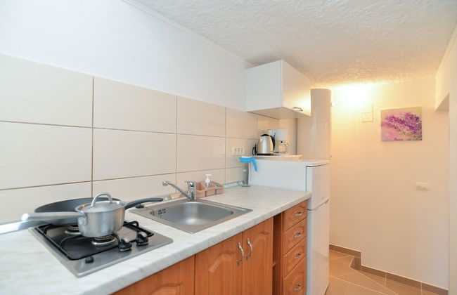 Apartment 669 - Photo 10