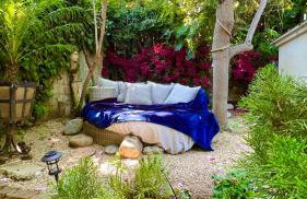 Enchanting Gated Hollywood Hills Oasis with Tranquil Treet-Top Views, Outdoor Living Room and Patios, Magical Zen Garden, Plus Bonus Romantic Guest House and Free Garage in LA's Most Desirable Central Serene Area, Sleeps 8-10 - Foto 40