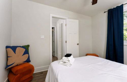 Downtown Retreat, 5BR Game Room & Pet Friendly - Photo 30