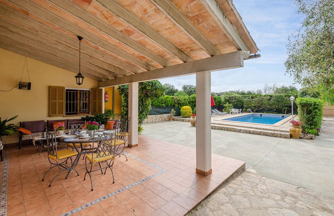 Peaceful Villa in Serene Retreat - Photo 34