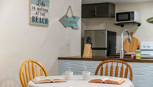 Cozy 1BR • Courtyard + Shared Deck - Foto 3