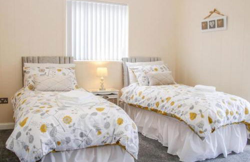 Fabulous detached lodge with hot tub two nights minimum stay - Foto 6