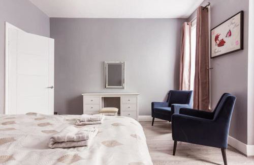 4 bedroom house, 2 Min Walk From Station - Photo 28