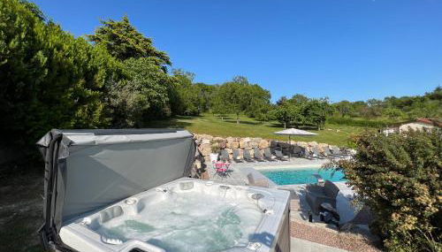 La Villa en Loire, avec Jacuzzi 6 places, Piscine chauffée, boulodrome, salle de jeu, 6 Chambres, vue Loire, 350M2 - Foto 2