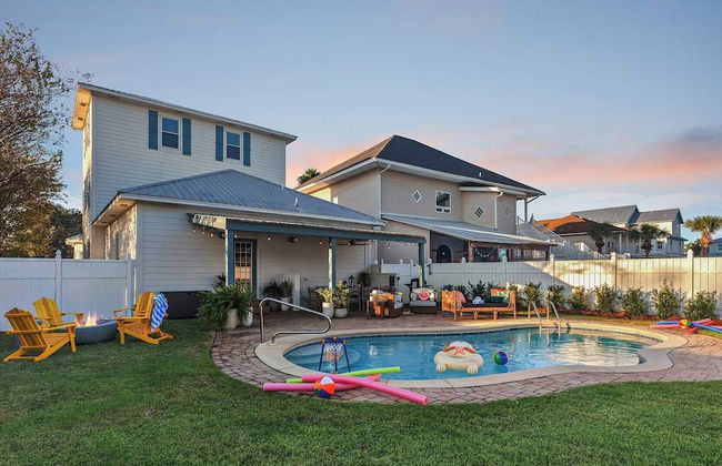 7bdr w/ Private Pool, Hot Tub, Fire Pit, Walk to Beach Tidal Wave by Avantstay - Foto 1