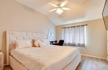 Modern 2BR Stay with Large Parking Pet Friendly - Foto 1