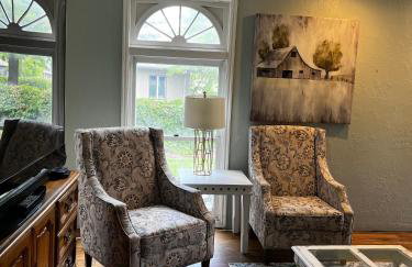 Unique Home Perfect for Large Gatherings. Pets welcome! - Photo 2