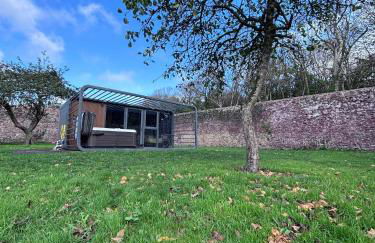 Glamping Pod with Hot Tub in Orchard - Foto 28