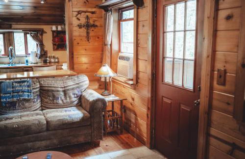 Great Frontier Cabin at American Heartland Cabins - Photo 7