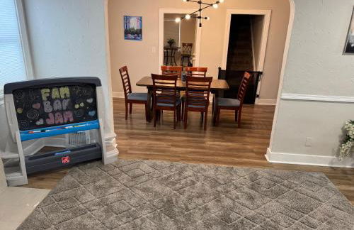 Charming Brick Home with bonus space & foosball - Foto 11