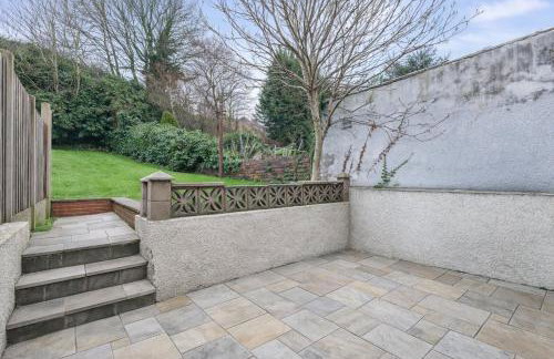 Stylish House - Close to City Centre - Self-Check-In - Free Parking, Work Space, Fast WiFi, Smart TV and Garden by Yoko Property - Foto 17