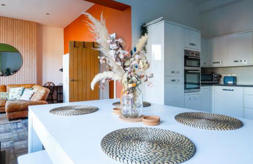 Leah Suite - Chique 2BR Apartment with Pool Table, Parking & WIFI - Foto 9