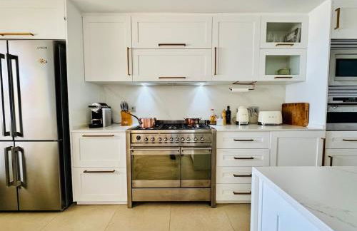 Elegant Beachfront Escape Private & Peaceful - Foto 3