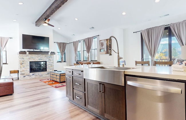 An Adventure of a Lifetime- 3 Bdr, 5 Min to Skiing - Foto 10