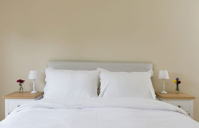 Stunning 5BR Home With Pool - 5 min to Beach - Foto 27