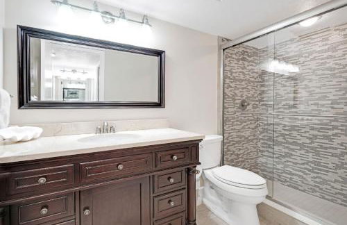 Oceanfront with great beach views from all rooms & balcony, heated pool, and garage - Photo 10