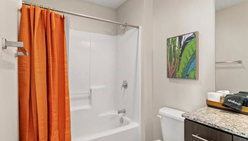 Welcome to Dog Moines-Downtown DSM Studio with Skywalk Access No Pet Fees - Photo 5, Shower