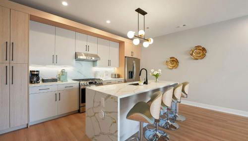 Modern Condo by Med District with Parking & Laundry - Foto 5