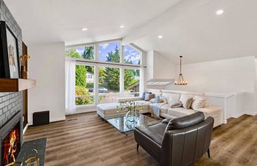 Tastefully Remodeled 4 Bedroom Home with Rainier View - Foto 3