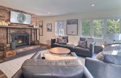 Alpine Chalet Grill, Fire pit, Pool, Gym, CornHole - Photo 17