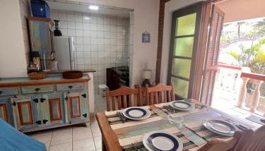 Entre Três Praias - Enseada 200m, Perequê Mirim 200m, Sta Rita 300m, Com Ar Condicionado e Churrasqueira - Foto 2