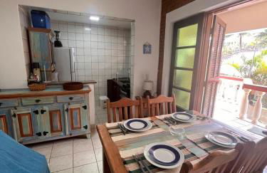 Entre Três Praias - Enseada 200m, Perequê Mirim 200m, Sta Rita 300m, Com Ar Condicionado e Churrasqueira - Foto 2