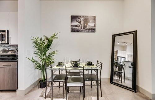 Tasteful 2BR I Pool I Gym I Parking I Workspace - Foto 20