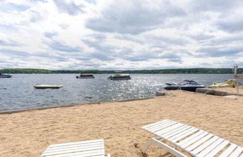 Steps to Beach Lake-View Laconia Getaway! - Foto 30