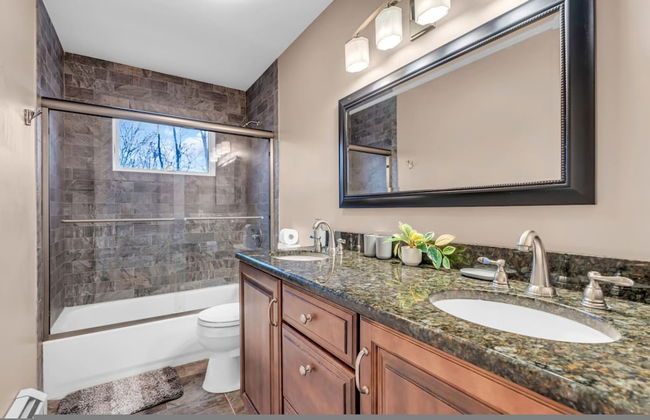 Cozy Private Home W Fireplace Outdoor Kitchen - Photo 38