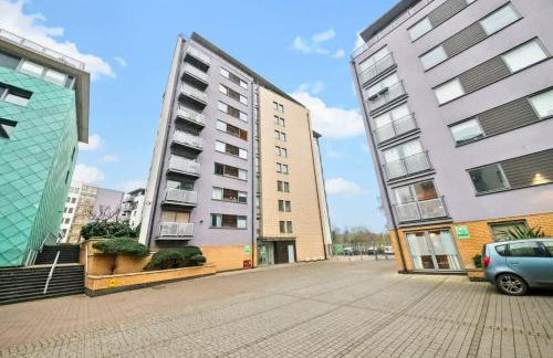 Modern 2 Bed Apartment in Greenwich, 24h Free Parking, Great for Business & Contractors, Sleeps 6 - Photo 35
