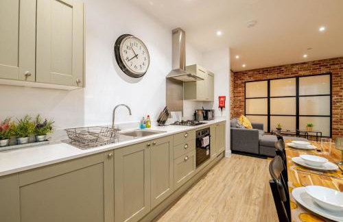 Brand New Apt - Beach Breeze Spacious 1-Bedroom Apartment with parking - sleeps 4 ppl- internet - Foto 40