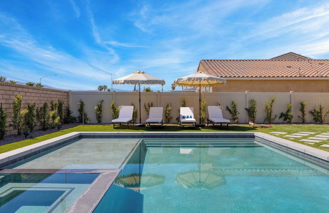 Desert Eden by Avantstay 6BR w/ Ensuite Backyard Oasis w/ Pool & Hot Tub! - Foto 38