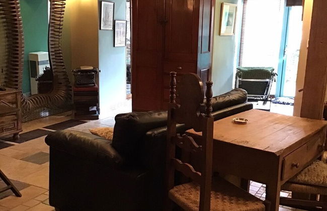 1940s Riverside Apartment - Photo 5