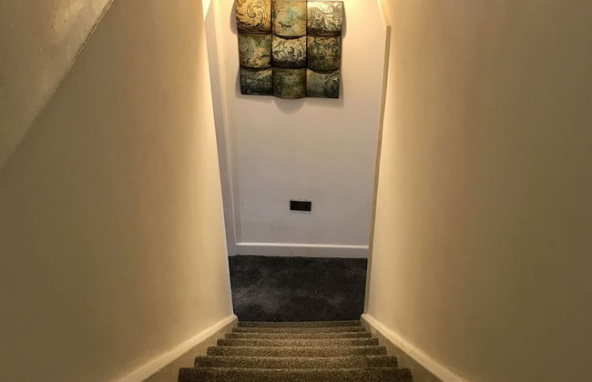 Stylish 3 Bedroom House Only 5 Mins From M6/m58 - Photo 27