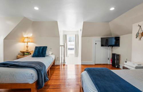 Historic Home and Cottage with Seaport View - Foto 35