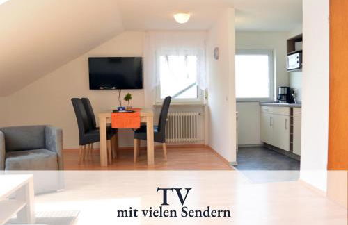 Ferienhaus Petra - Großzügige Ferienwohnungen in bester Bodenseelage l 1 Minute zum Bodensee l 7 Ferienwohnungen l Vollausgestattete Küchen l Gratis-WLAN l Gratis Parkplätze l Mitten auf der Mettnau - Photo 58