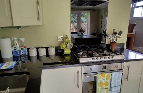 3 Bed 2 Bath Cottage with private parking and garage - Foto 23